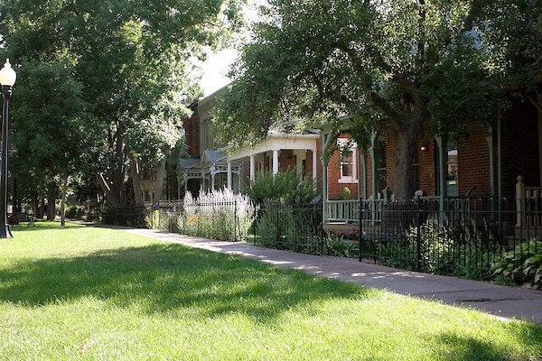 A red brick building in 9th street park on a sunny day